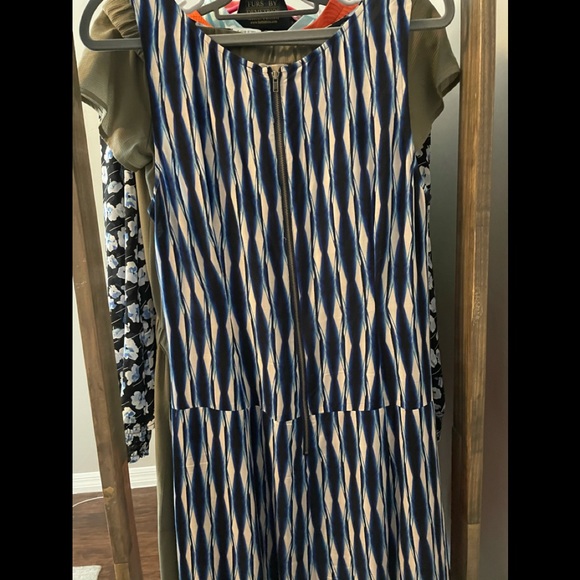 Wrap Style mini dress - Picture 3 of 3